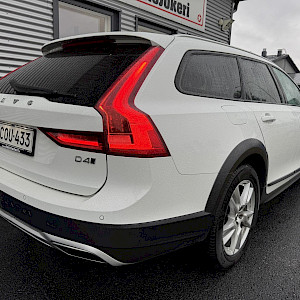 Volvo - V90 Cross Country | 2017